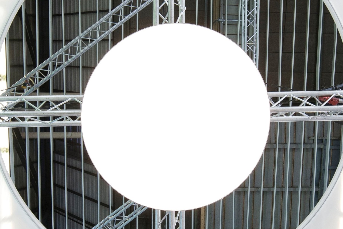 Curved ceiling lighting